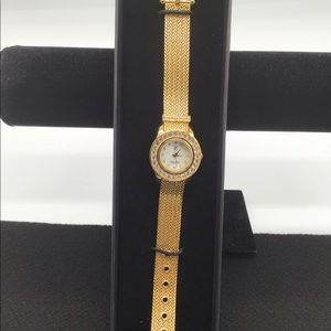 Victoria Wieck quartz watch with gold mesh band